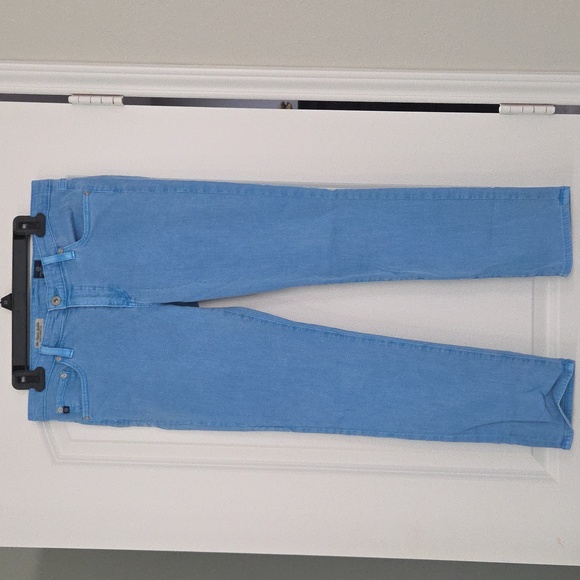 Adriano Goldschmied Jeans In A Pretty Bright Blue. The Stevie Ankle. - Picture 2 of 12